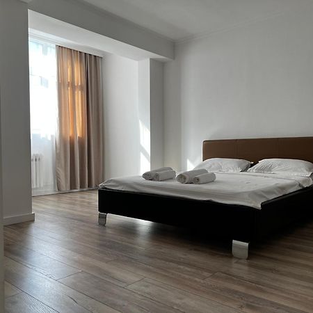 Hyat Apartment Bishkek Bagian luar foto