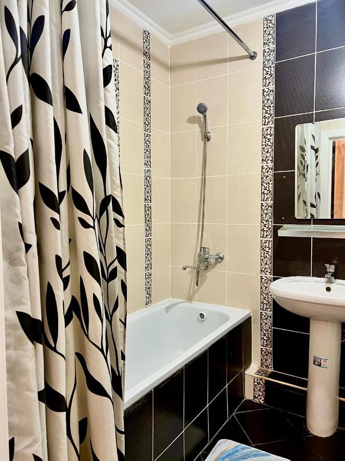 Hyat Apartment Bishkek Bagian luar foto