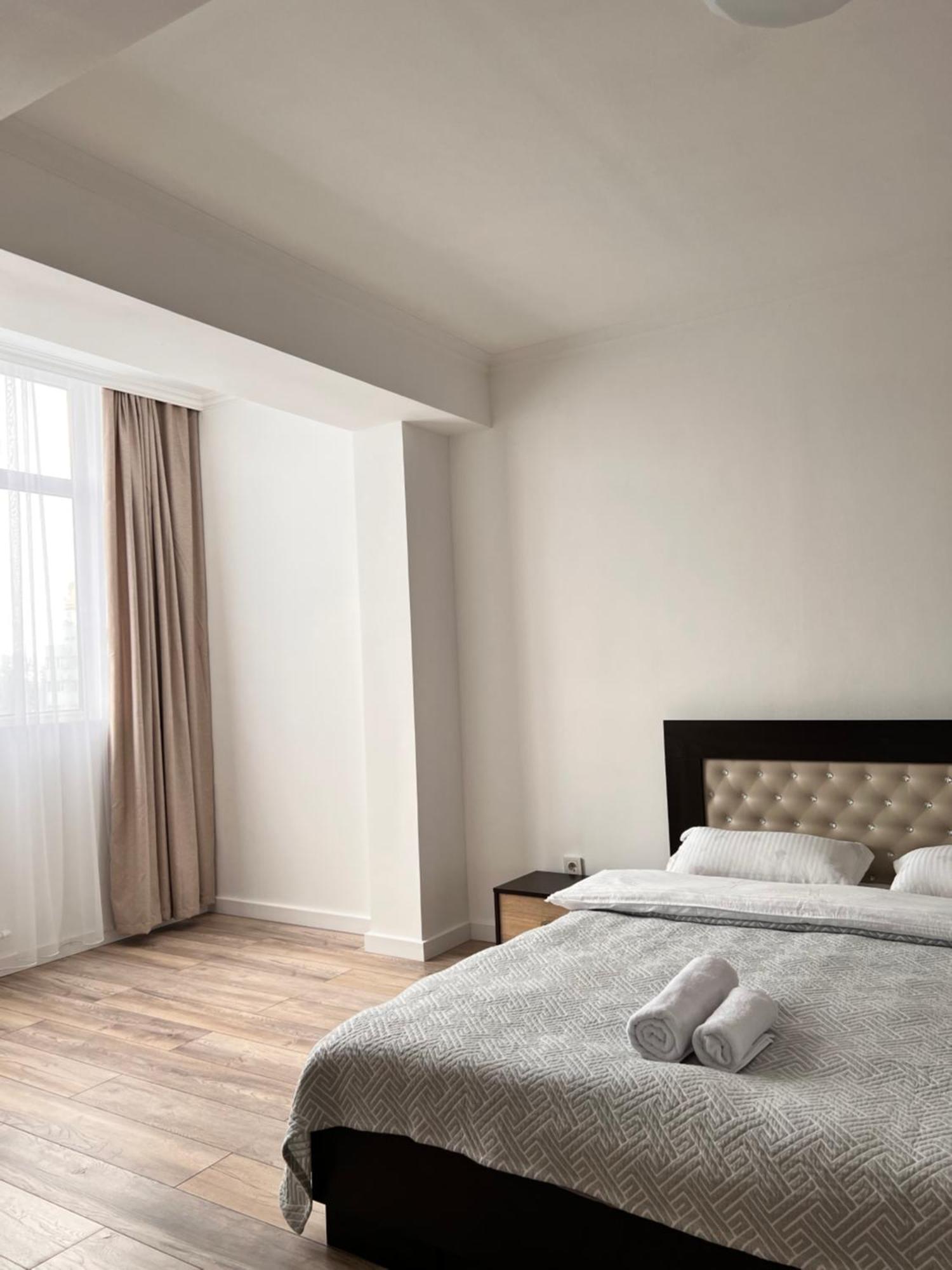 Hyat Apartment Bishkek Bagian luar foto