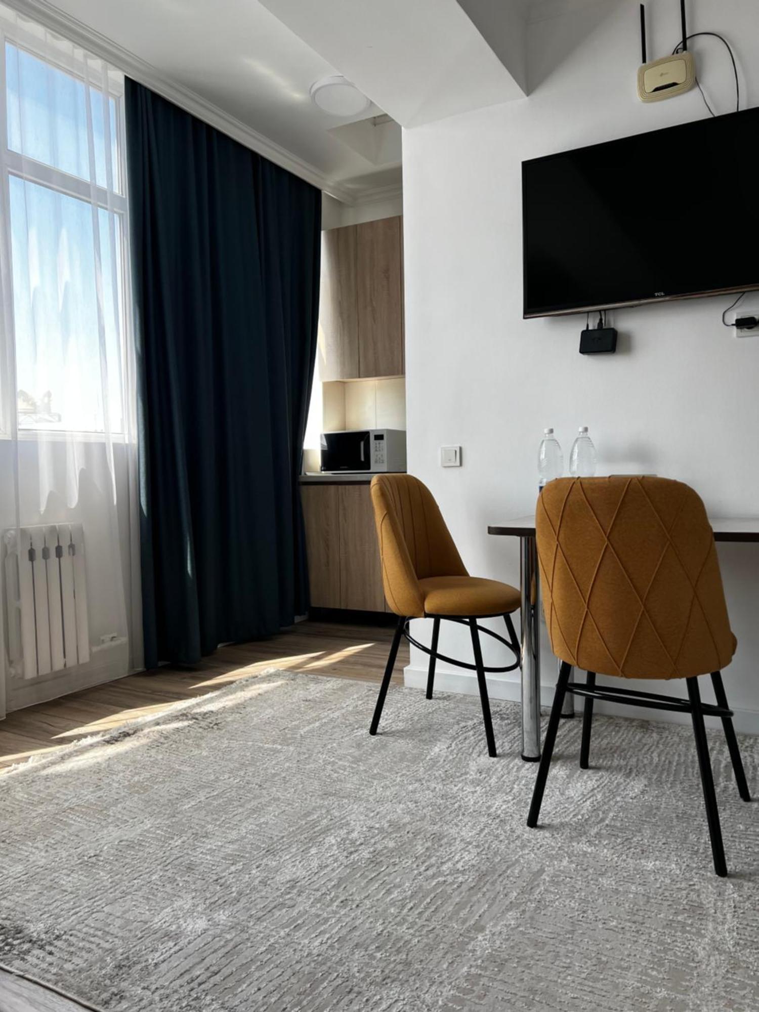 Hyat Apartment Bishkek Bagian luar foto
