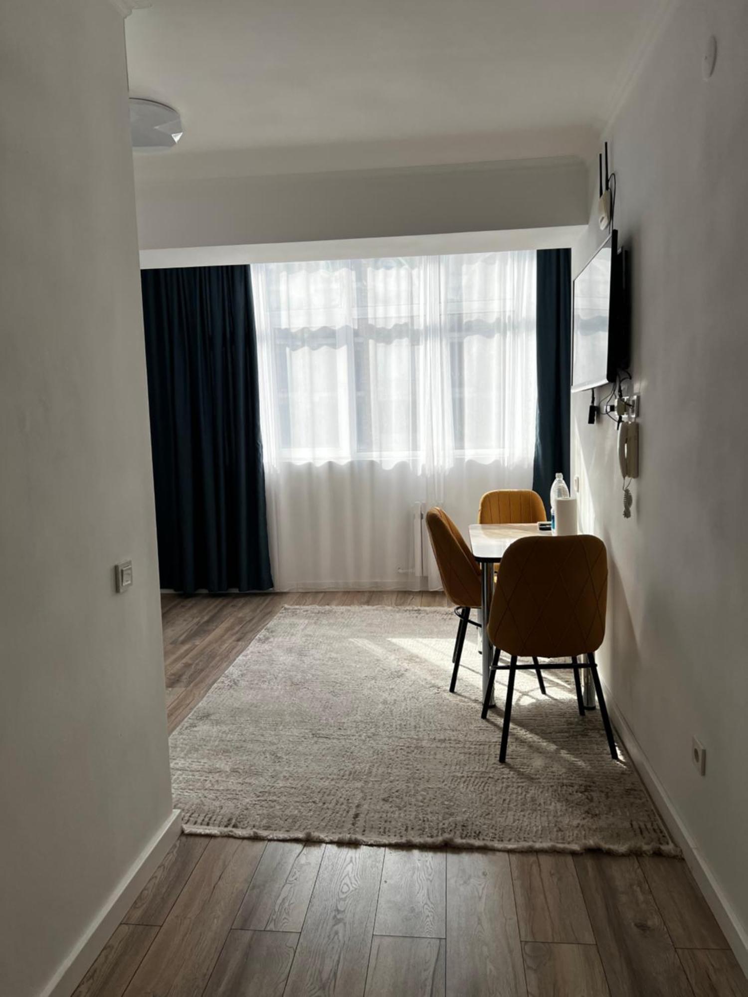 Hyat Apartment Bishkek Bagian luar foto