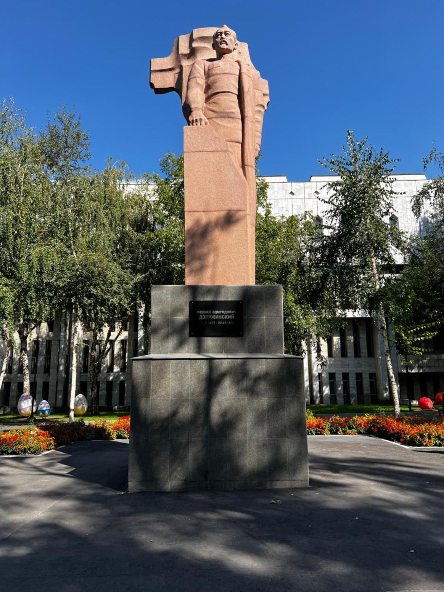 Hyat Apartment Bishkek Bagian luar foto