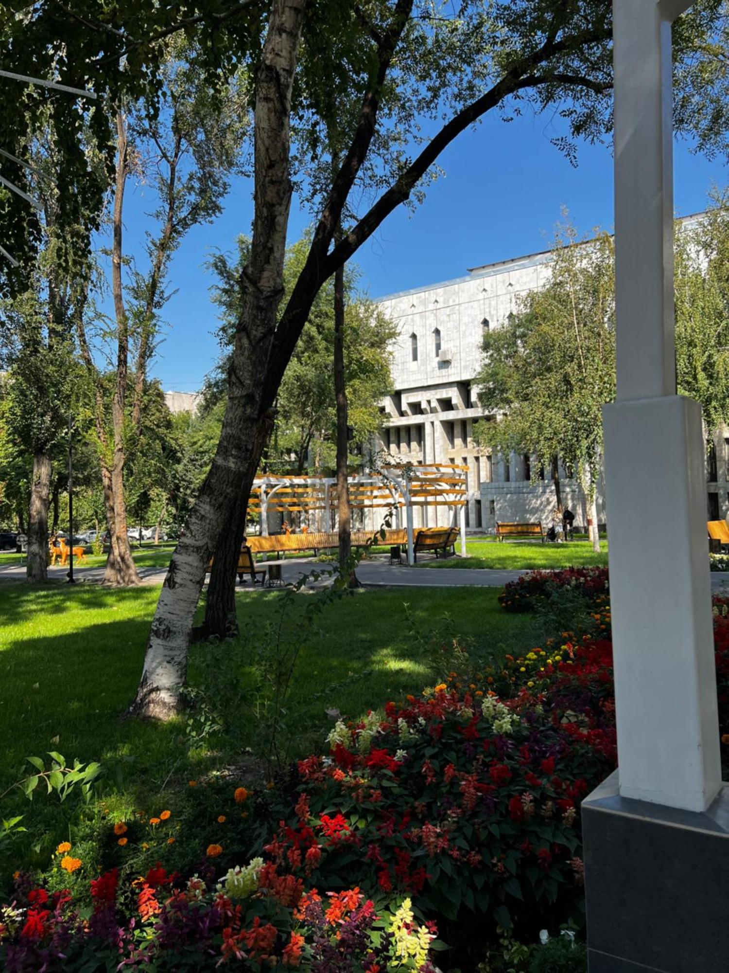 Hyat Apartment Bishkek Bagian luar foto